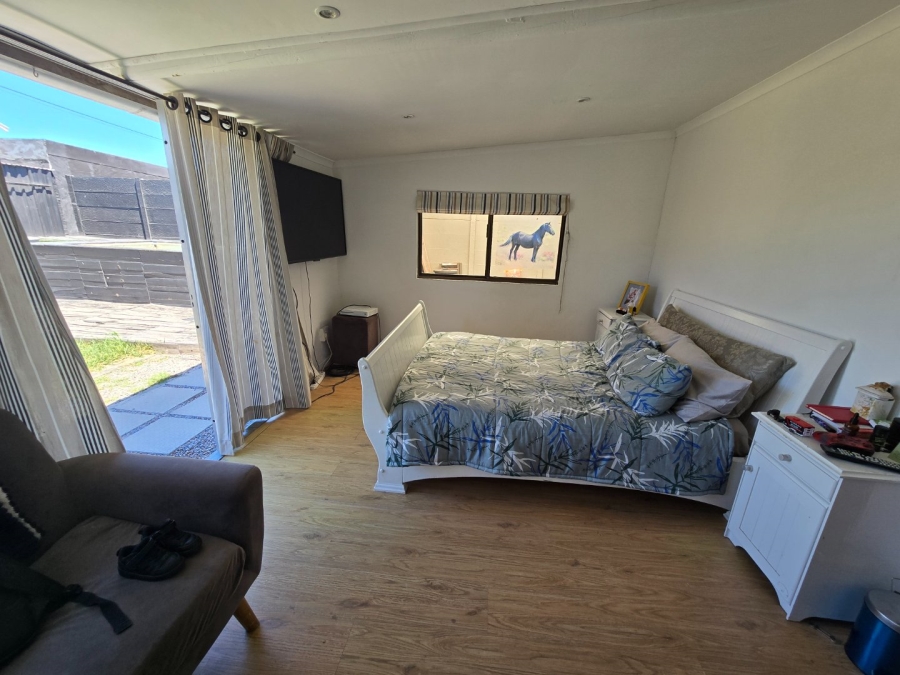 4 Bedroom Property for Sale in Grassy Park Western Cape